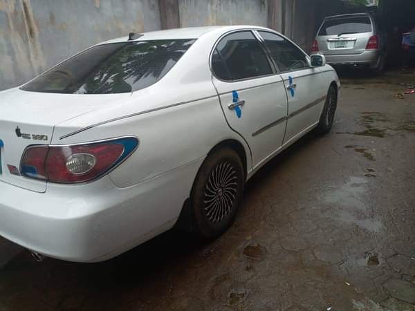 A picture of Highest grade Lexus ES 330 Everything is intact and untouched
