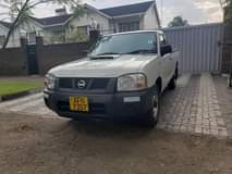 used nissan np300