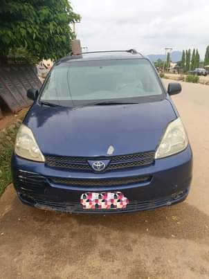 A picture of Toyota Sienna 2005 Model