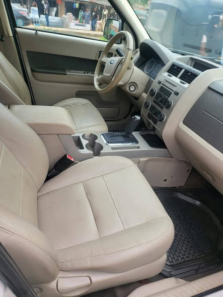 A picture of Ford Escape 010