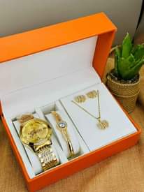 A picture of Saa hereni necklace na bracelets