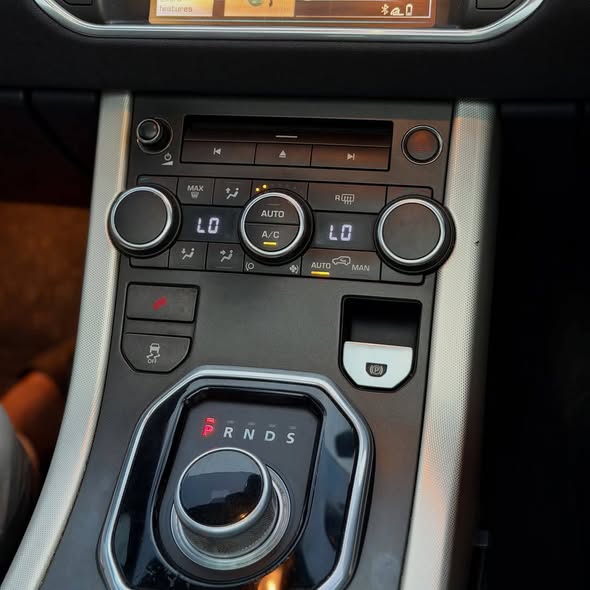 A picture of RANGE ROVER EVOQUE