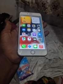 A picture of Iphone 6s gb64 bh100 small line inside 0686820249