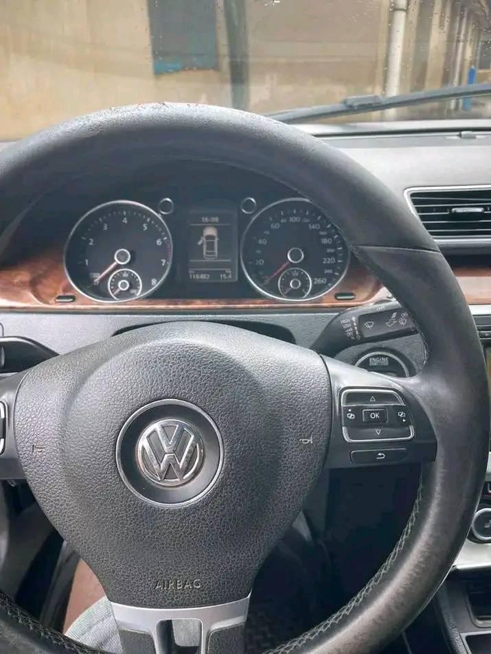 A picture of 2012 Volkswagen passat
