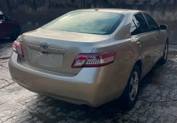 A picture of TOYOTA CAMRY 2010