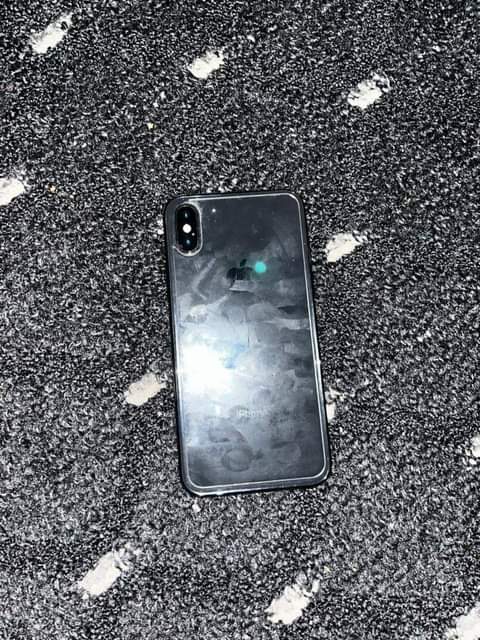 A picture of IPhone x 64gb