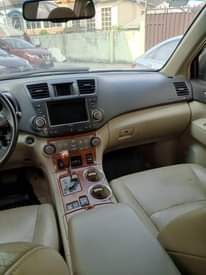 A picture of This is Toyota Highlander 2012 model first body engine untouched