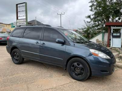 A picture of TOKS STANDARD TOYOTA SIENNA 2007