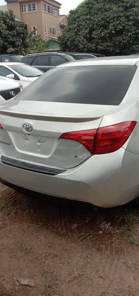 A picture of ES350 full option with full panoramic roof and navigation systems