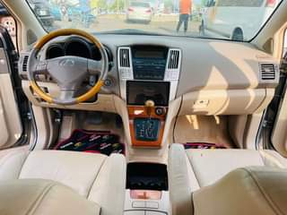 A picture of Lexus RX 330