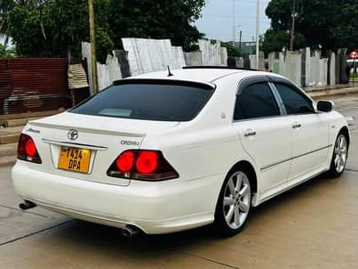 A picture of TOYOTA CROWN ATHLETE