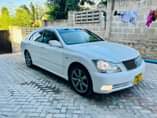 A picture of TOYOTA CROWN