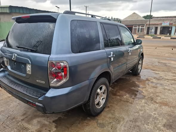 A picture of Honda Pilot 06 08025508383