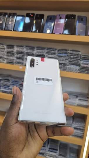 A picture of UK used original phones