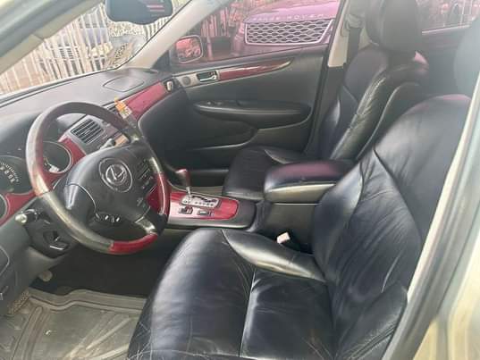 A picture of Tokunbo Lexus ES330 2005 model 8 4m