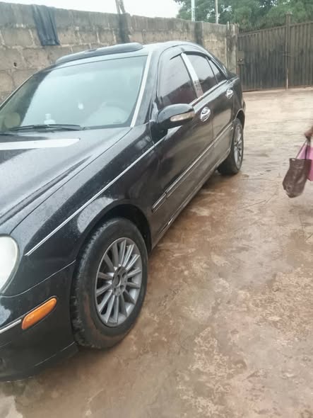A picture of Mercedes Benz