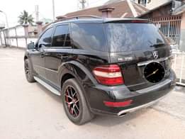 A picture of Mercedes Benz ML350 This Nigeria used Mercedes Benz is for