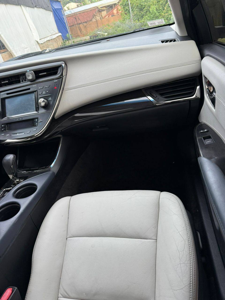 A picture of TOYOTA AVALON 2015