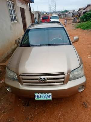 A picture of TOYOTA HIGHLANDER