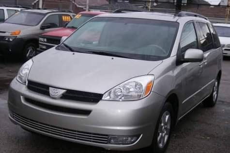 A picture of TOYOTA SIENNA Price 1 9million naira only Call me now