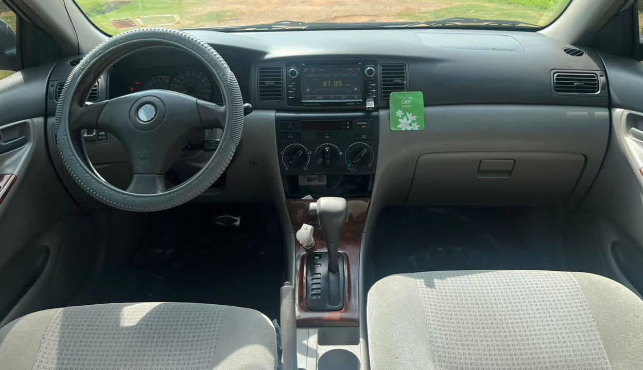 A picture of Toyota corolla LE 2005 model