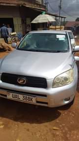 A picture of Rav4 4sale call me on 256751331103 or what app is