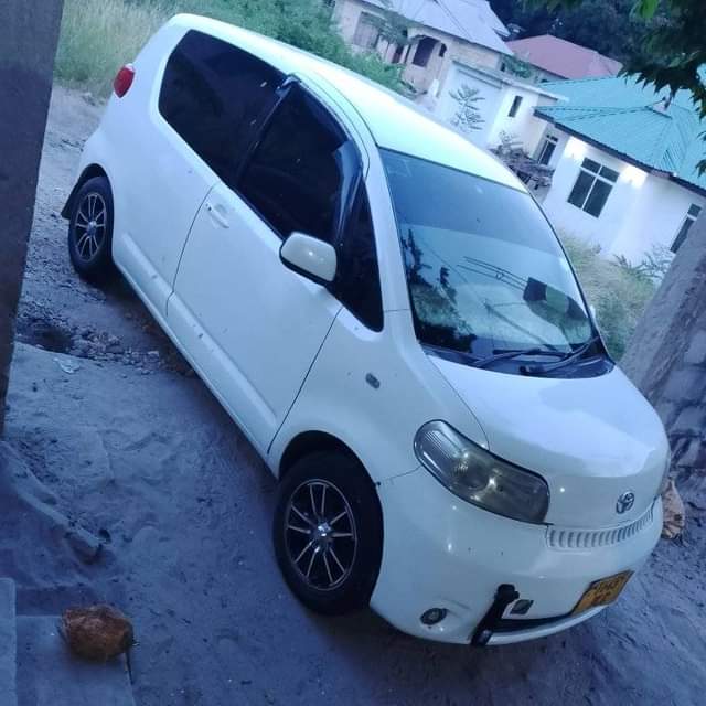 A picture of Toyota porter inauzwa mil 7 gari ni nzima safali popote