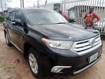 A picture of Toyota Highlander 2012