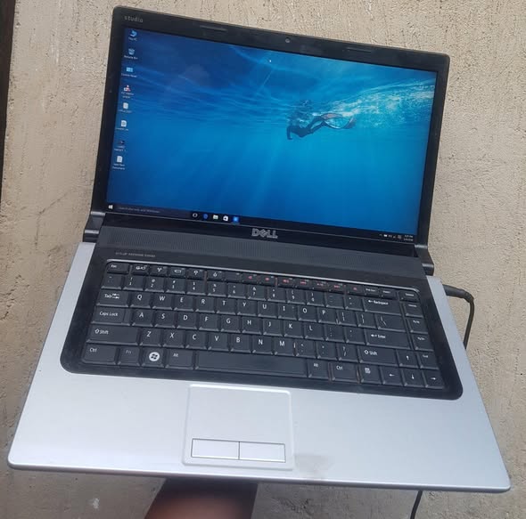 A picture of Dell laptop