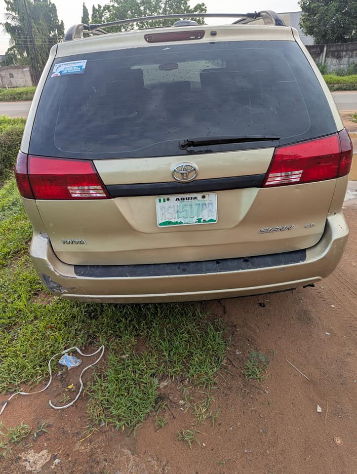 A picture of Nigerian used toyota sienna