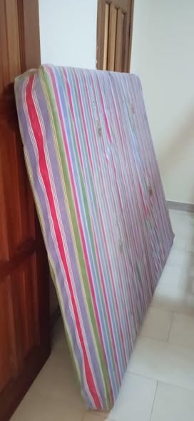 A picture of House hold items