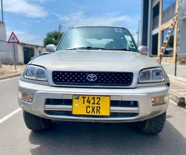 A picture of Rav4 old model