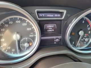 A picture of ML350 Benz