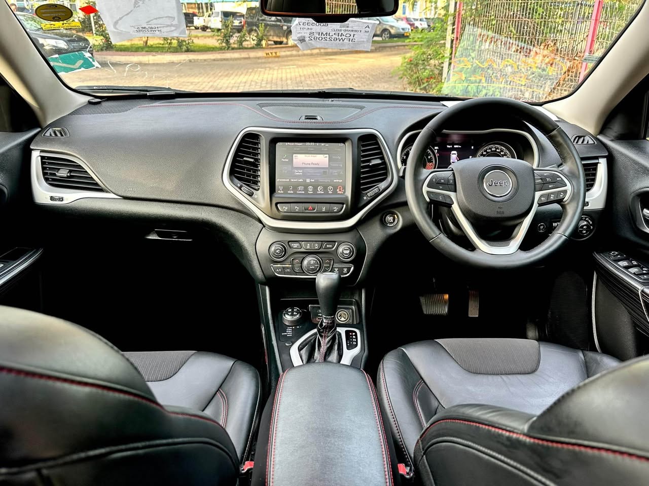A picture of JEEP CHEROKEE 2016