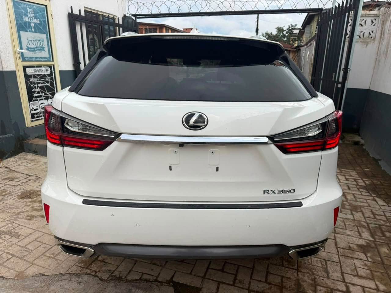 A picture of 2016 RX350