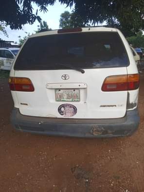 A picture of Toyota sienna 1 3 last to owner settle 100 buy