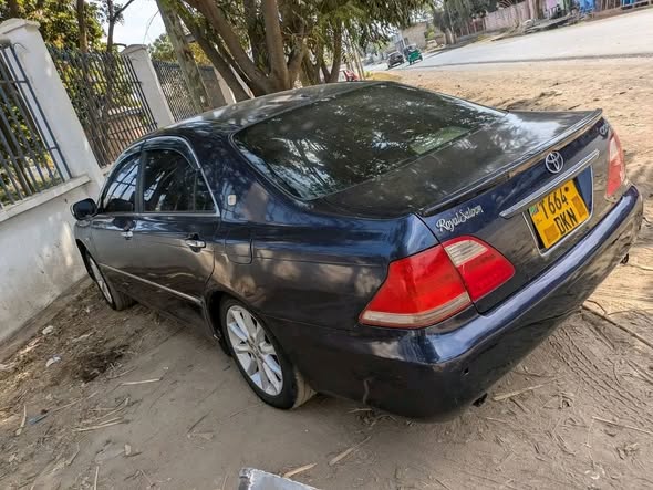 A picture of TOYOTA CROWN FOR SALE Bei TSh 6 9M Engine 4GR