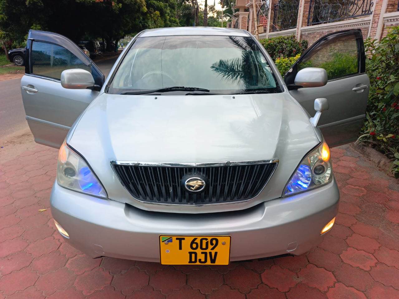 A picture of Toyota Harrier