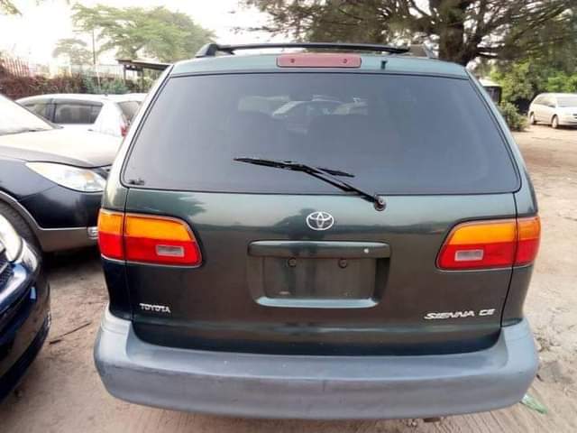 A picture of Toyota sienna