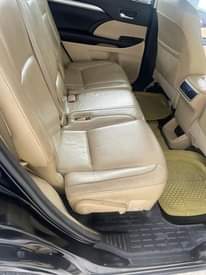 A picture of DEALER MARKET 2016 Toyota Highlander limited edition Ac need attention
