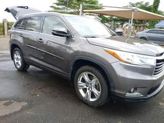 A picture of Foreign used Toyota Highlander 2014 Platinum