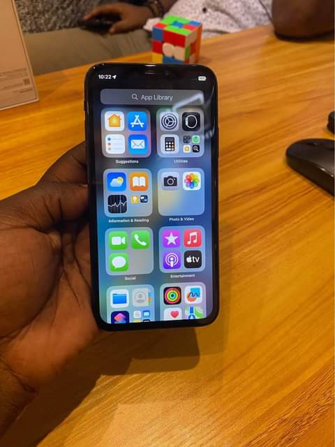 A picture of iphone Xs max