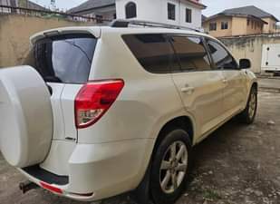 A picture of 2008 Rav4