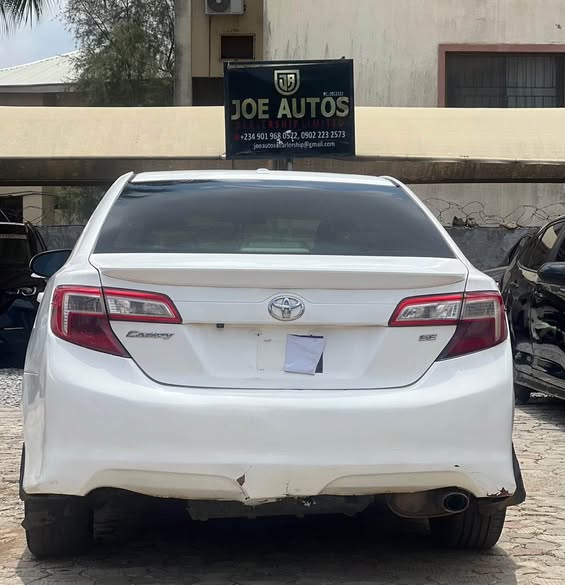 A picture of 2013 Toyota Camry SE