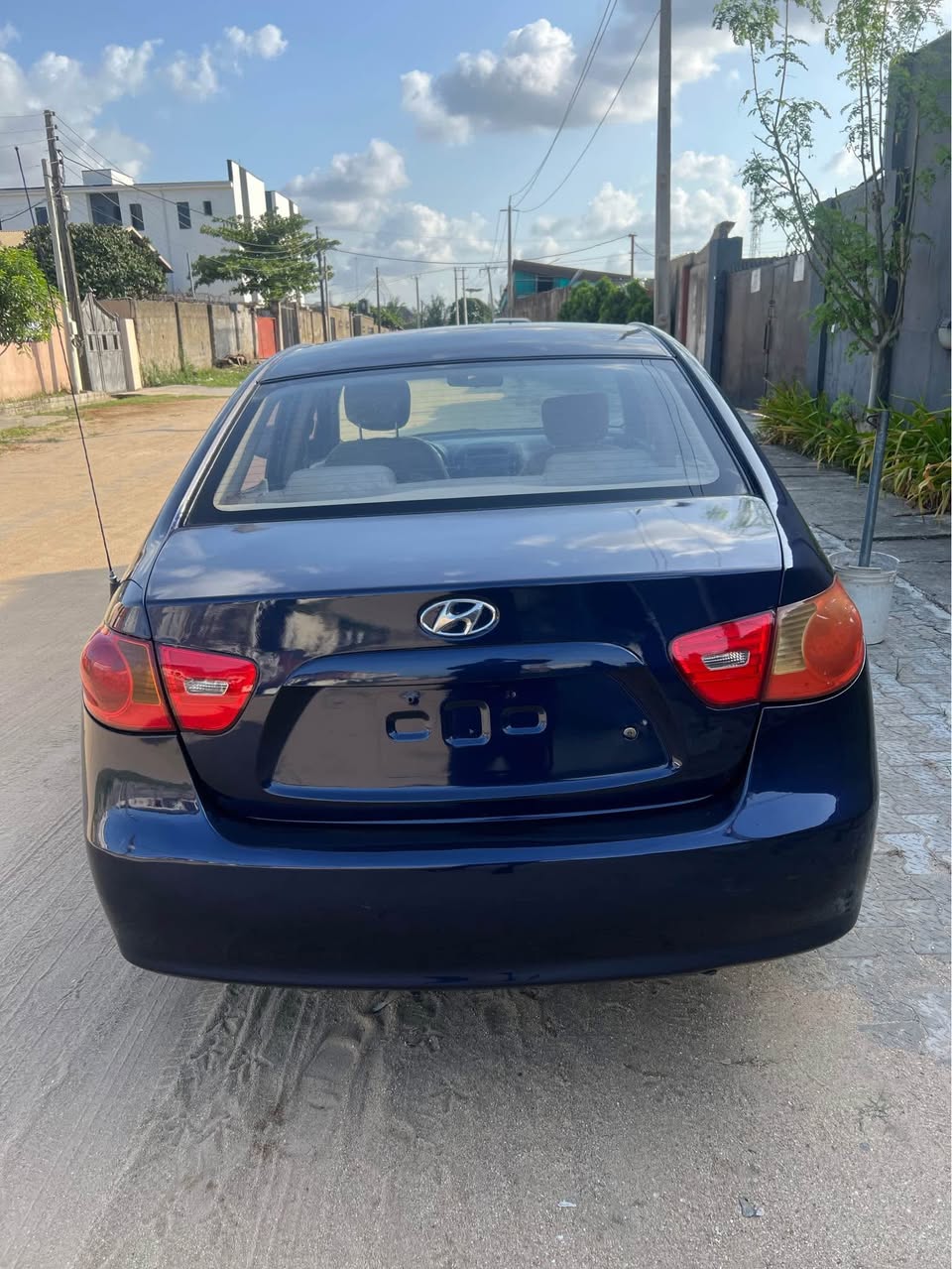 A picture of Tokunbo grade 2009 Hyundai Elantra with absolutely nothing to fix.
