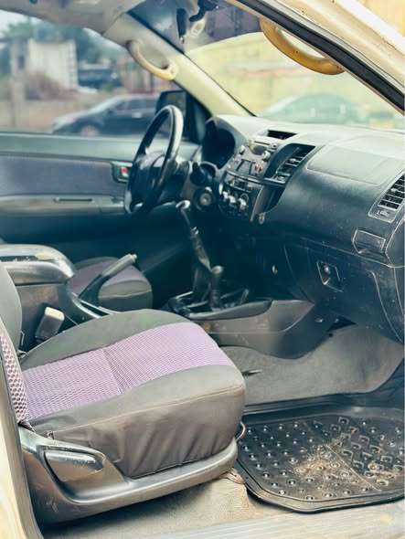 A picture of TOYOTA HILUX 4X4 2015