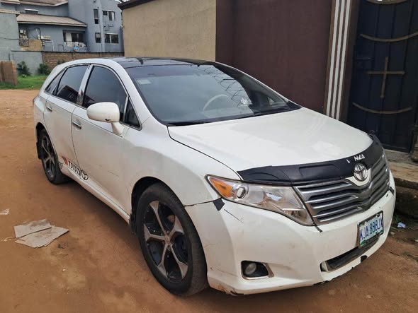 A picture of 2010 Toyota venza