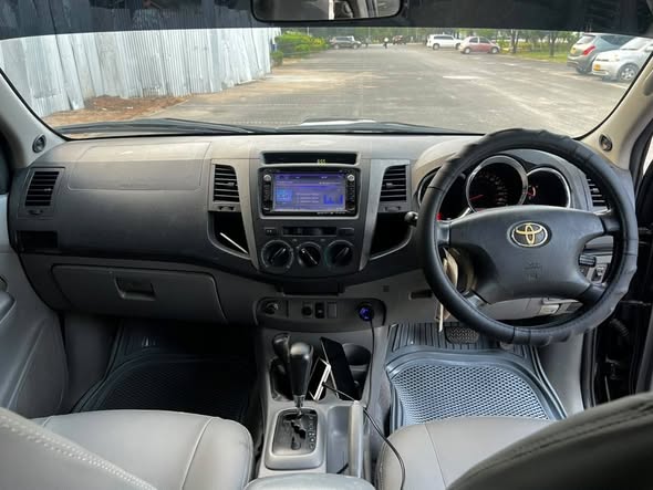 A picture of 0686105091 Price mil 43 8 TOYOTA HILUX PICK UP GARI