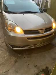 A picture of Foreign used perfect 2005 sienna available for sale