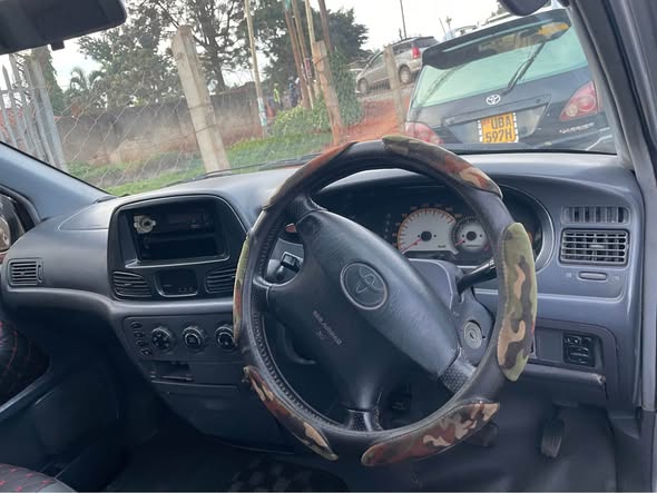 A picture of Toyota Noah 2 0cccc